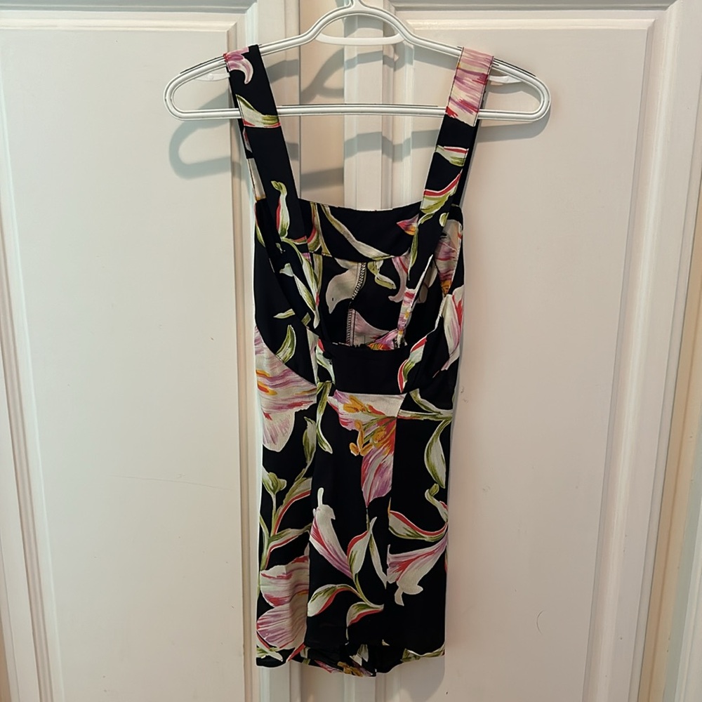 Flynn Skye tropical romper, Size 2, adjustable straps, zipper in back - Picture 4 of 5